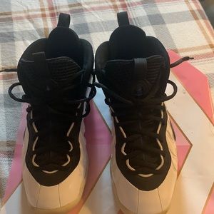 Nike foamposite barely worn size 7 boys